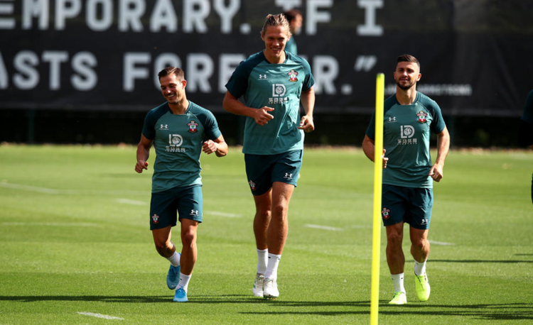 包含阿斯顿维拉今夜临场应变，志在德甲名次提升，气氛紧张，控场能力受关注的词条