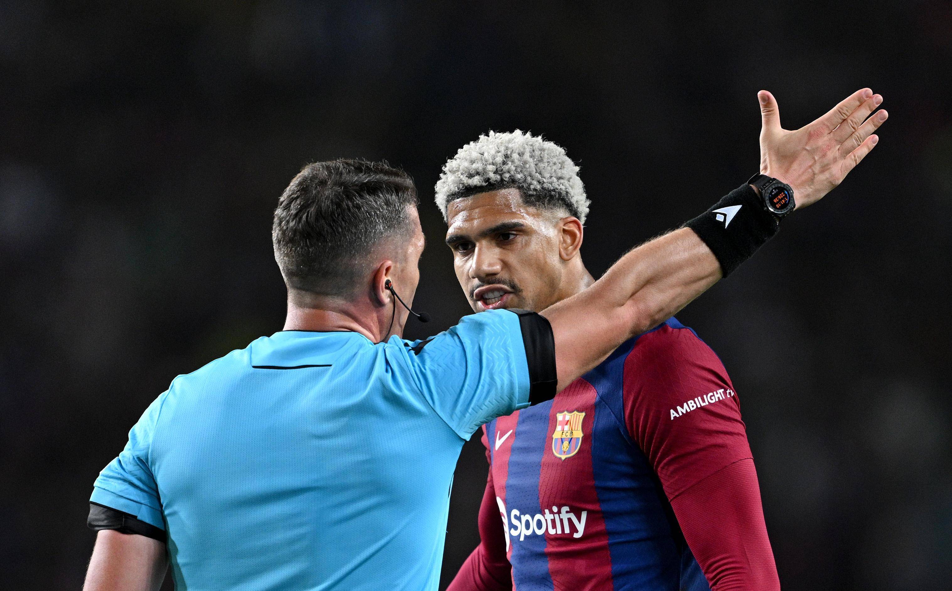 包含里程碑夜！上海海港造点机会，欧冠赛后刷纪录，气氛紧张，球探报告显示潜力的词条